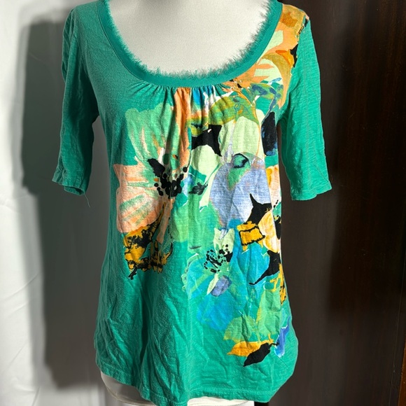 Green floral open back t shirt - Picture 1 of 4
